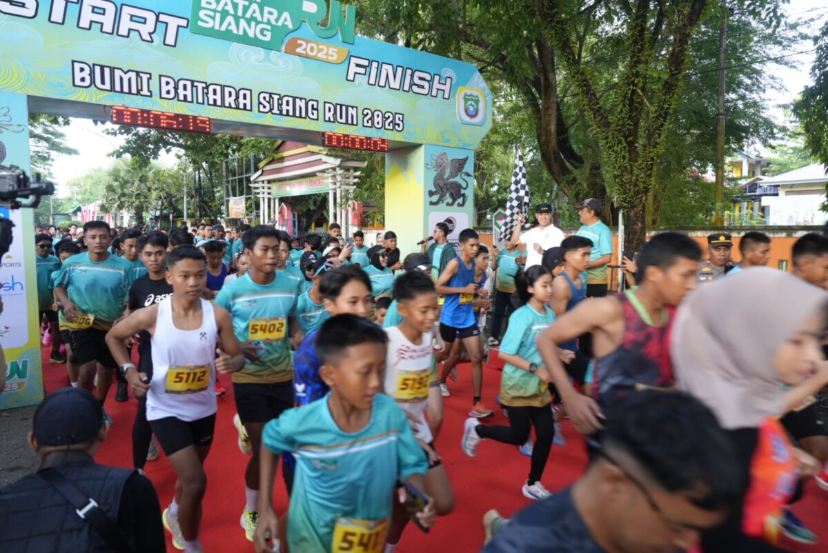 Dilepas Bupati Yusran, ‎Ribuan Peserta Meriahkan Bumi Batara Siang Run 2025