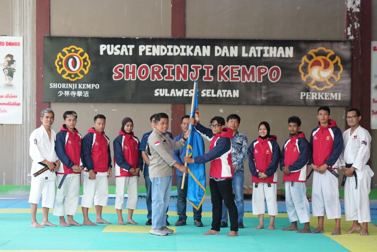 Dirut PT Semen Tonasa Lepas Kontingen Kempo Sulsel ke PON Beladiri 2025