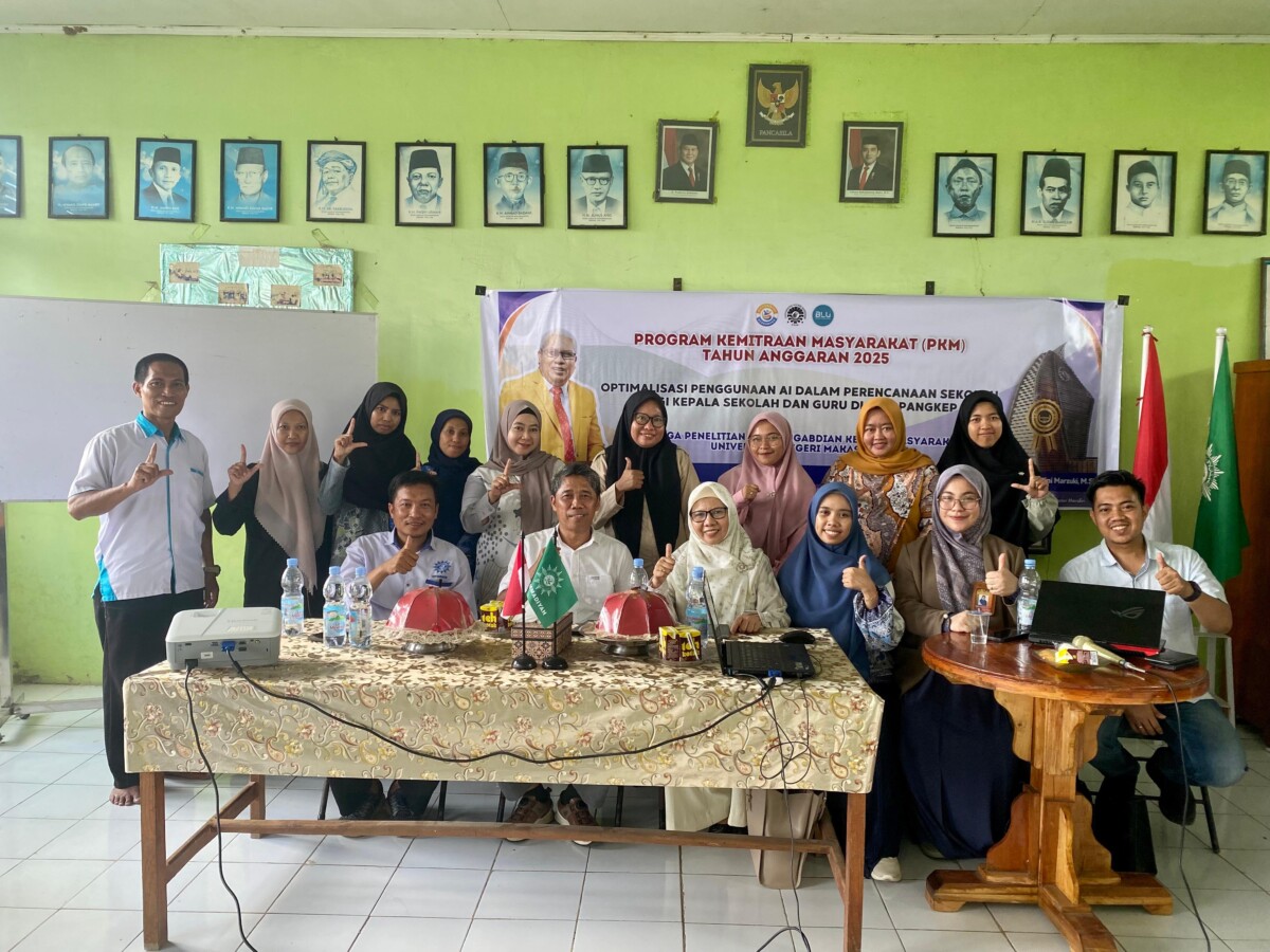 Dosen Administrasi Pendidikan FIP UNM Gelar PKM Tentang AI untuk Humas Sekolah di Pangkep