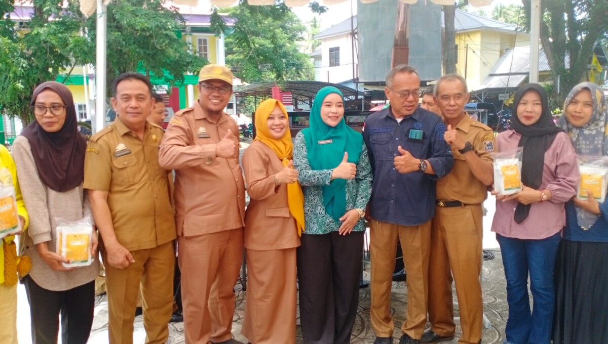Ketua TP PKK Kabupaten Enrekang Serahkan Daging Qurban Dam Haji 2025 Secara Simbolis