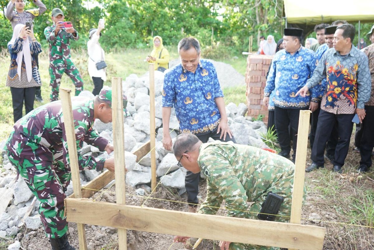 Sekda Enrekang Hadiri Peletakan Batu Pertama Pembangunan Gerai Kopdes Di Maiwa