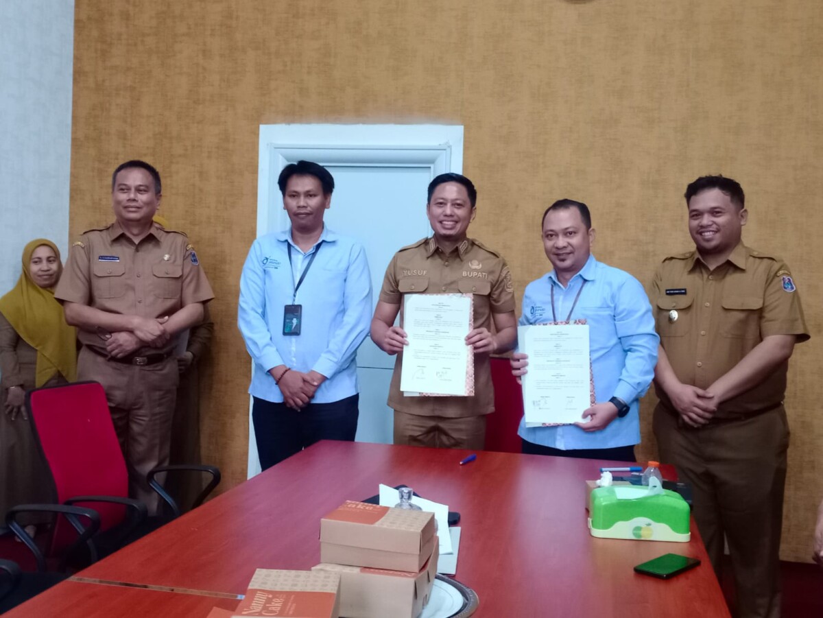 Yusuf Ritangnga Tanda Tangan Surat Perjanjian Kerjasama Dengan PT. Jasindo Untuk Kesejahteraan Petani Padi