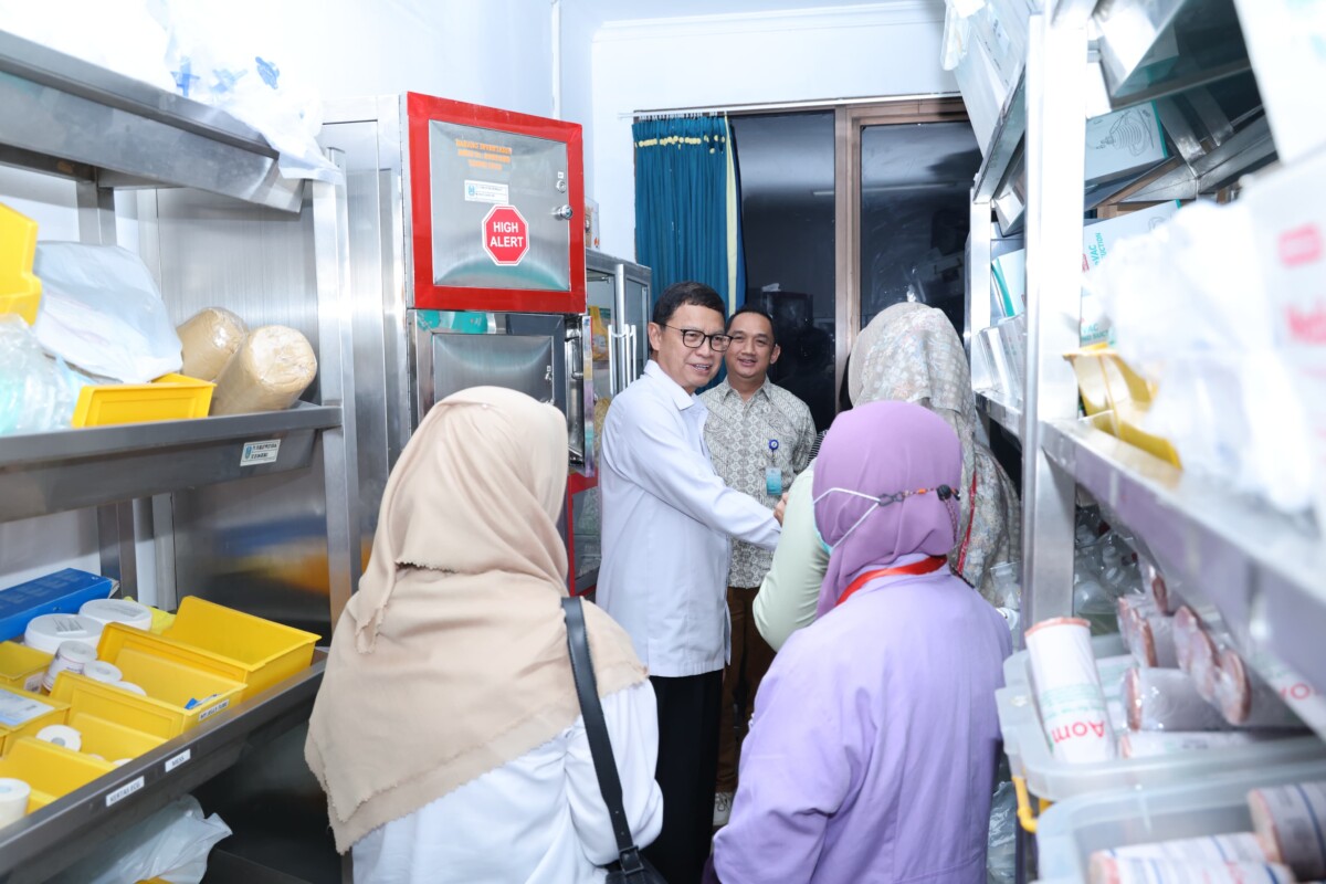 Taruna Ikrar Kunjungi RSUD Dr. Soetomo Surabaya, Tanam pohon dan Pastikan Keamanan dan Kedaulatan Obat Nasional