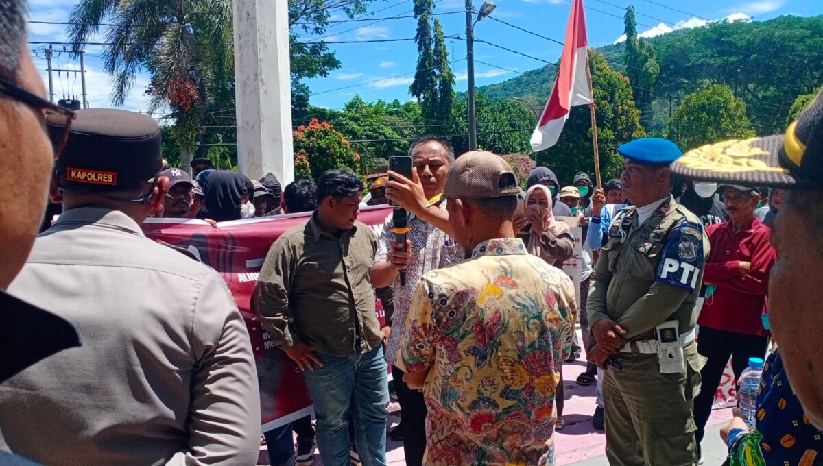 AKBP Hari Budiyanto Pimpin Pengamanan Unjuk Rasa Tolak Tambang Emas di Enrekang