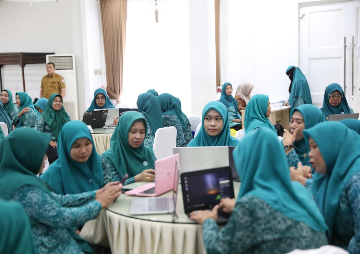 TP PKK Kota Makassar Gelar Bimtek SIM PKK untuk Kader Kecamatan dan Kelurahan
