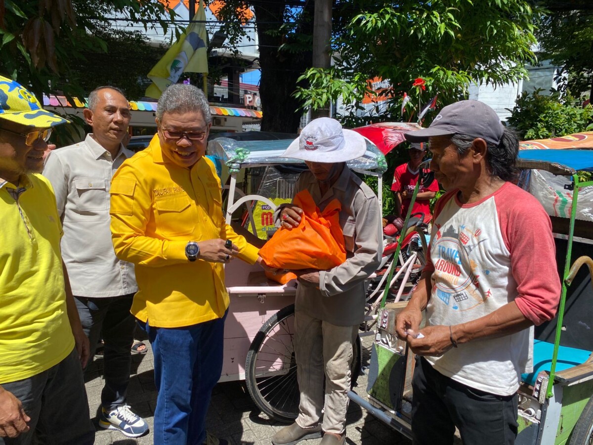 Golkar Sulsel Berbagi Sembako, Taufan Pawe: Sejalan Arahan Ketum Bahlil