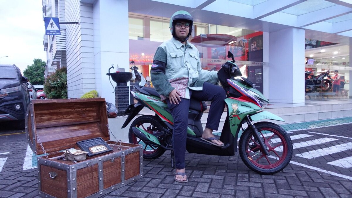 Konsumen Pertama di Makassar Terima Honda BeAT One Piece x Tahilalats