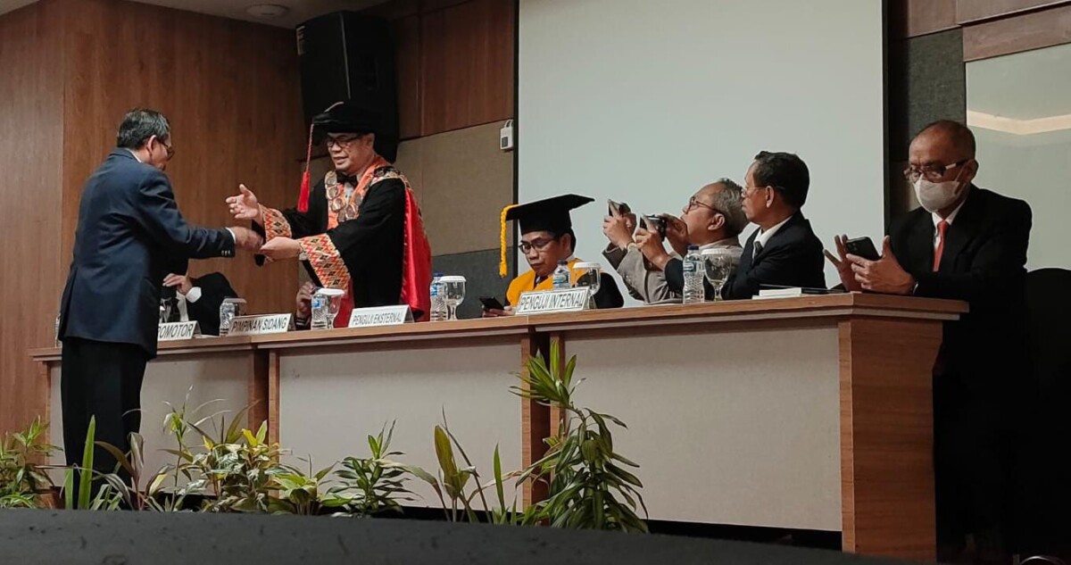 Etika Media Digital Antarkan Zulkarnain Hamson Raih Doktor