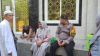 Bhabinkamtibmas Malimongan Tua Gencar Patroli Door to Door, Ajak Warga Waspada Cuaca Ekstrem Bhabinkamtibmas Malimongan Tua Gencar Patroli Door to Door, Ajak Warga Waspada Cuaca Ekstrem