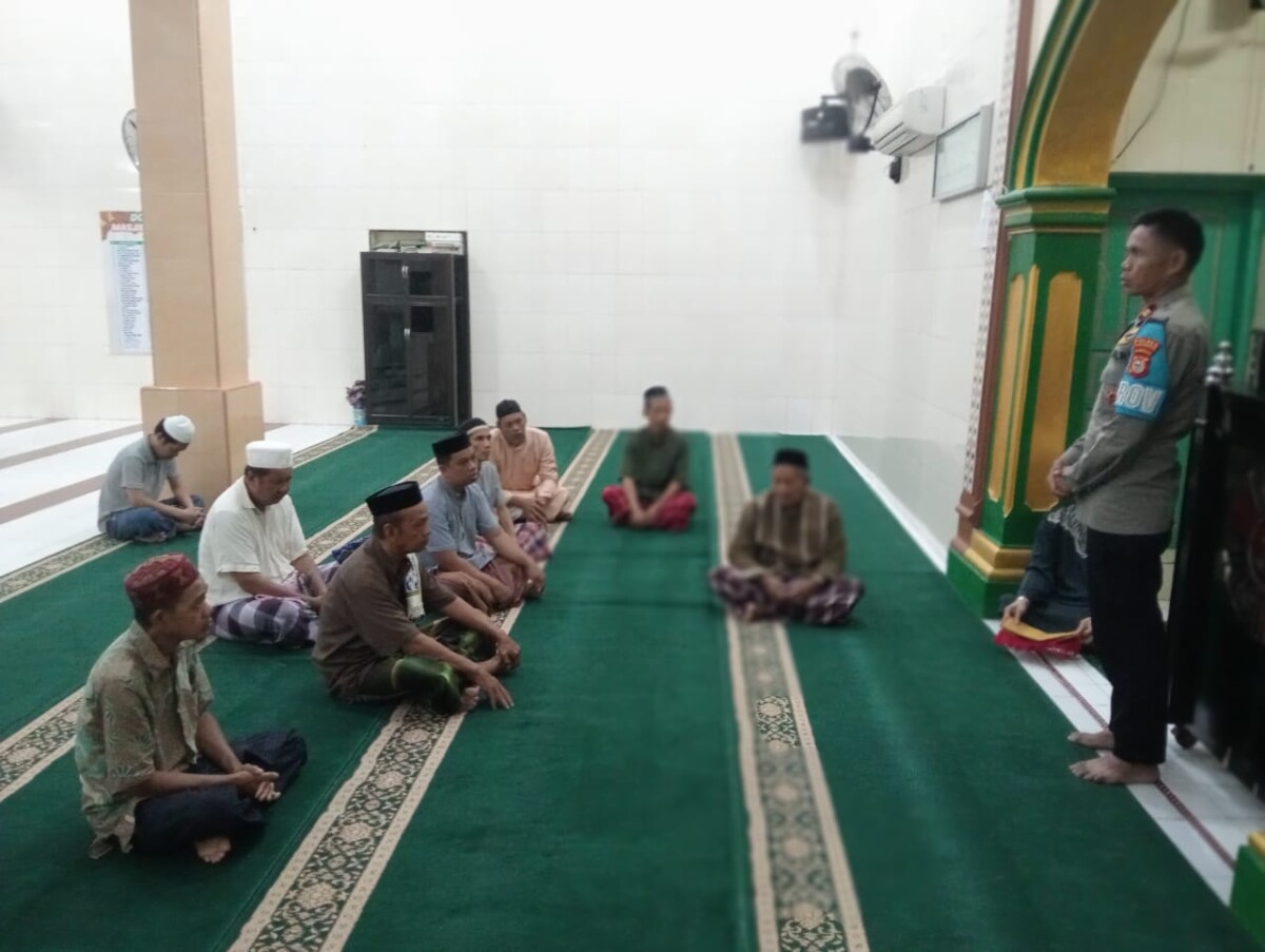 Melalui Salat Subuh Berjamaah, Cara Humanis Polres Pelabuhan Makassar Bangun Kamtibmas