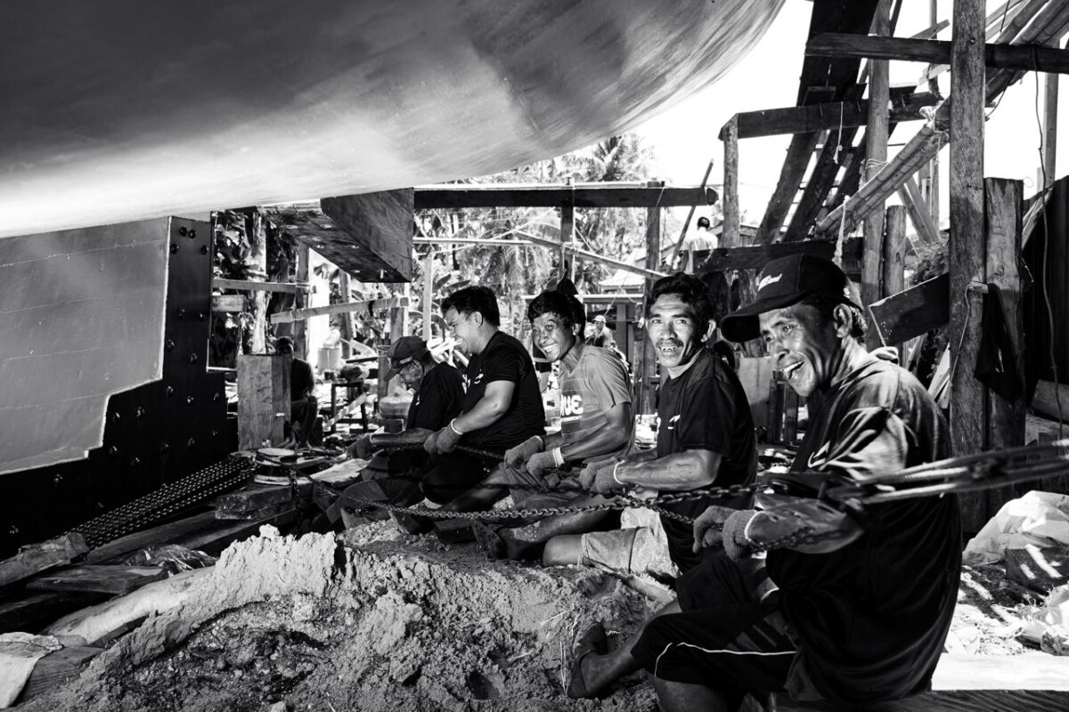 Alumni DKV UNM Raih Juara I Lomba Fotografi 'Annyorong Lopi' PT RIMA