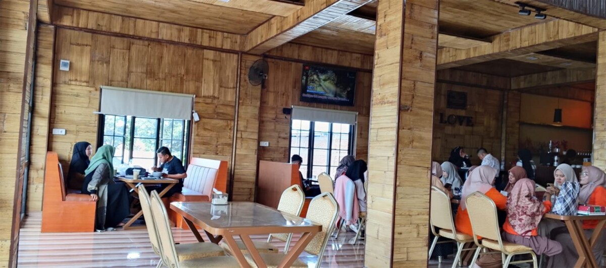 Bernuansa Unik, Rumah Makan Balla Bulo Jadi Destinasi Incaran Baru Warga di Pattallassang