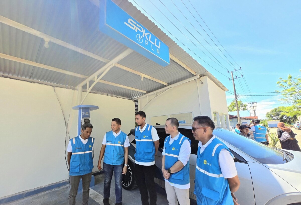 Hadirkan Kenyamanan Isi Daya EV di Jeneponto, PLN Resmikan Ruang Teduh dan Cafe UMKM Lokal