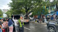 Kapal Sandar di Pelabuhan Makassar, Petugas Ops Lilin 2025 Fokus Jaga Keselamatan dan Kelancaran Arus Lalin. Kapal Sandar di Pelabuhan Makassar, Petugas Ops Lilin 2025 Fokus Jaga Keselamatan dan Kelancaran Arus Lalin