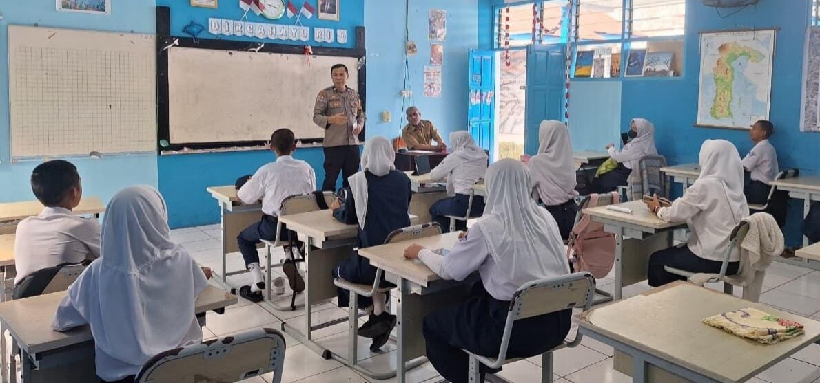 Cegah Kenakalan Remaja, Polisi di Makassar Edukasi Pelajar dengan Pendekatan Humanis