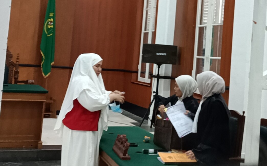 Hakim MA Pangkas Dua Tahun Penjara Mira Hayati, Denda Tetap Rp1 Miliar