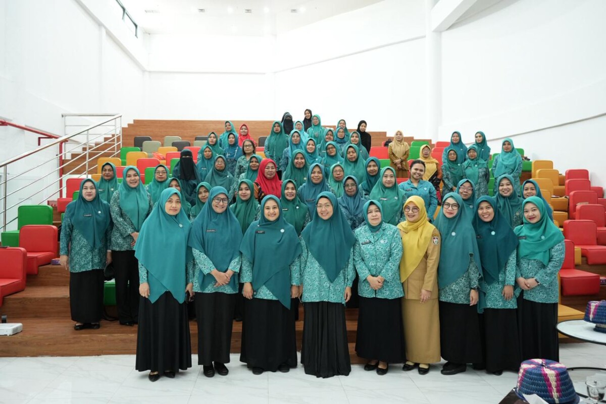 Ketua TP PKK Kota Makassar Puji Antusias Kader PKK dalam Lomba Pengisian Buku SIP 2025