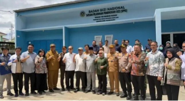Ketua DPRD Maros Dampingi Menteri Desa Tinjau Dapur Makanan Bergizi di Maros Baru