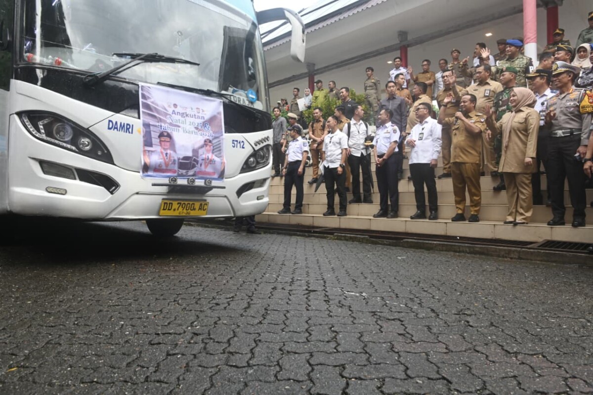 Jelang Pergantian Tahun, Gubernur Sulsel Lepas Rombongan Pemudik Gratis