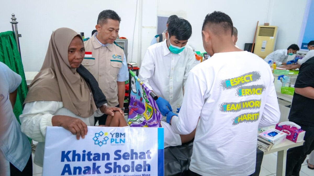 Hadirkan Kebermanfaatan bagi Rakyat, PLN Gelar Khitan Sehat Anak Sholeh di Makassar
