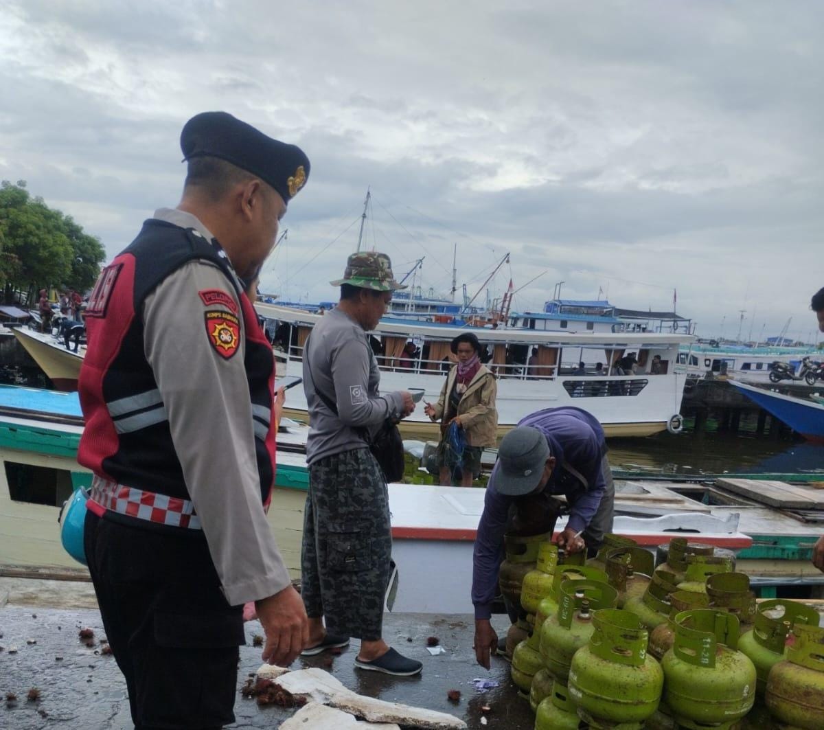 Waspada Cuaca Ekstrem dan Penyelundupan Barang Terlarang, Polsek Paotere Tingkatkan Pengawasan Pelabuhan