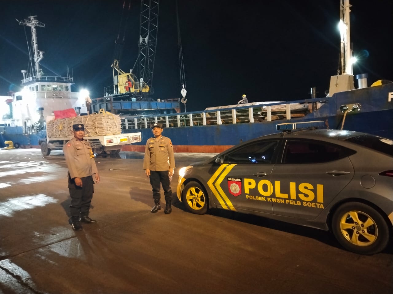 IMG-20260107-WA0014 Patroli Malam Polsek Soeta Hadirkan Rasa Aman di Pelabuhan Soekarno Hatta Makassar