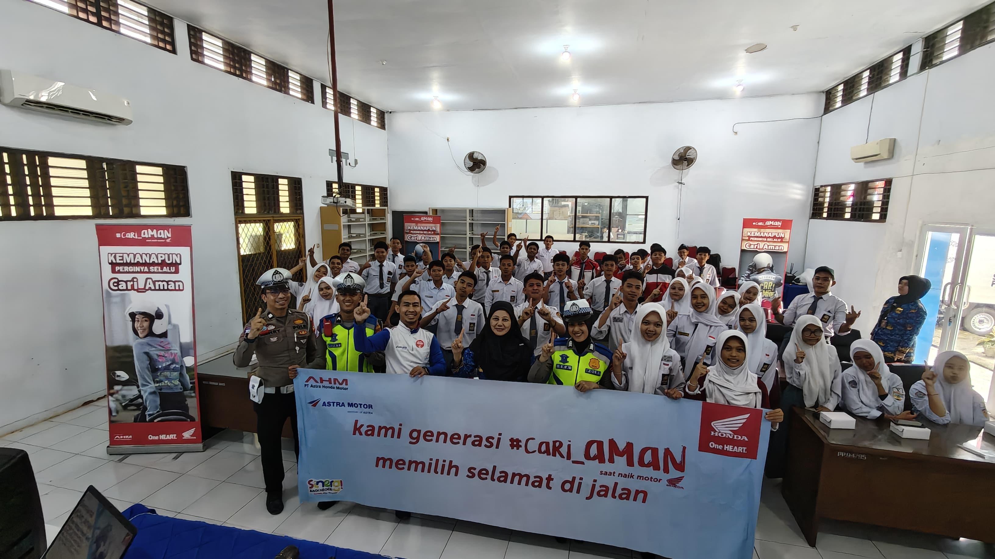 Asmo Sulsel Berikan Edukasi Safety Riding untuk Siswa SMKN 4 Gowa Bersama Polres Gowa