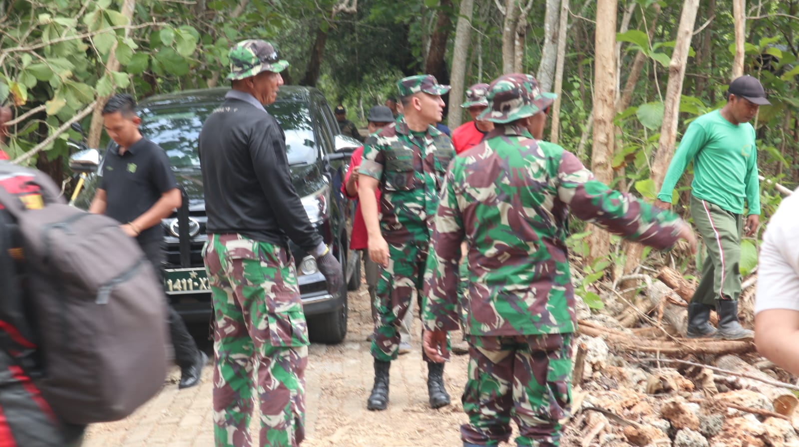Dan Satgas TMMD ke-127 Tinjau Lokasi Sasaran, Pastikan Pekerjaan Tepat Waktu dan Tepat Sasaran