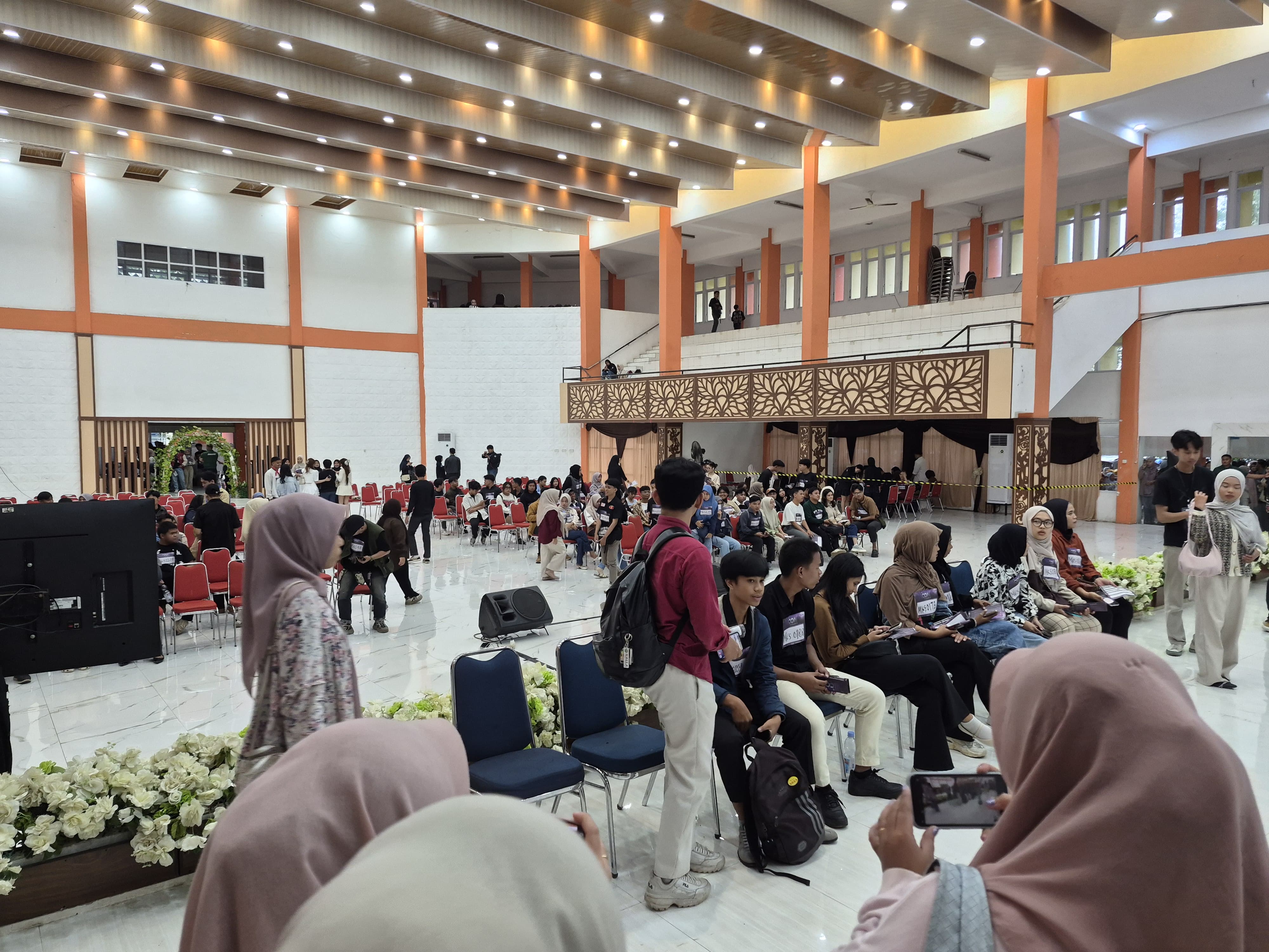 Meski Diguyur Hujan, Antusias Audisi “The Icon Indonesia” di Makassar Tetap Tinggi