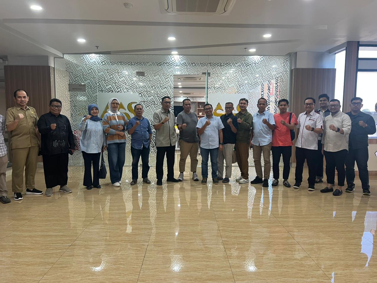 Rapat Perdana, MRR Cek Persiapan Panitia Mubes IKA Unhas