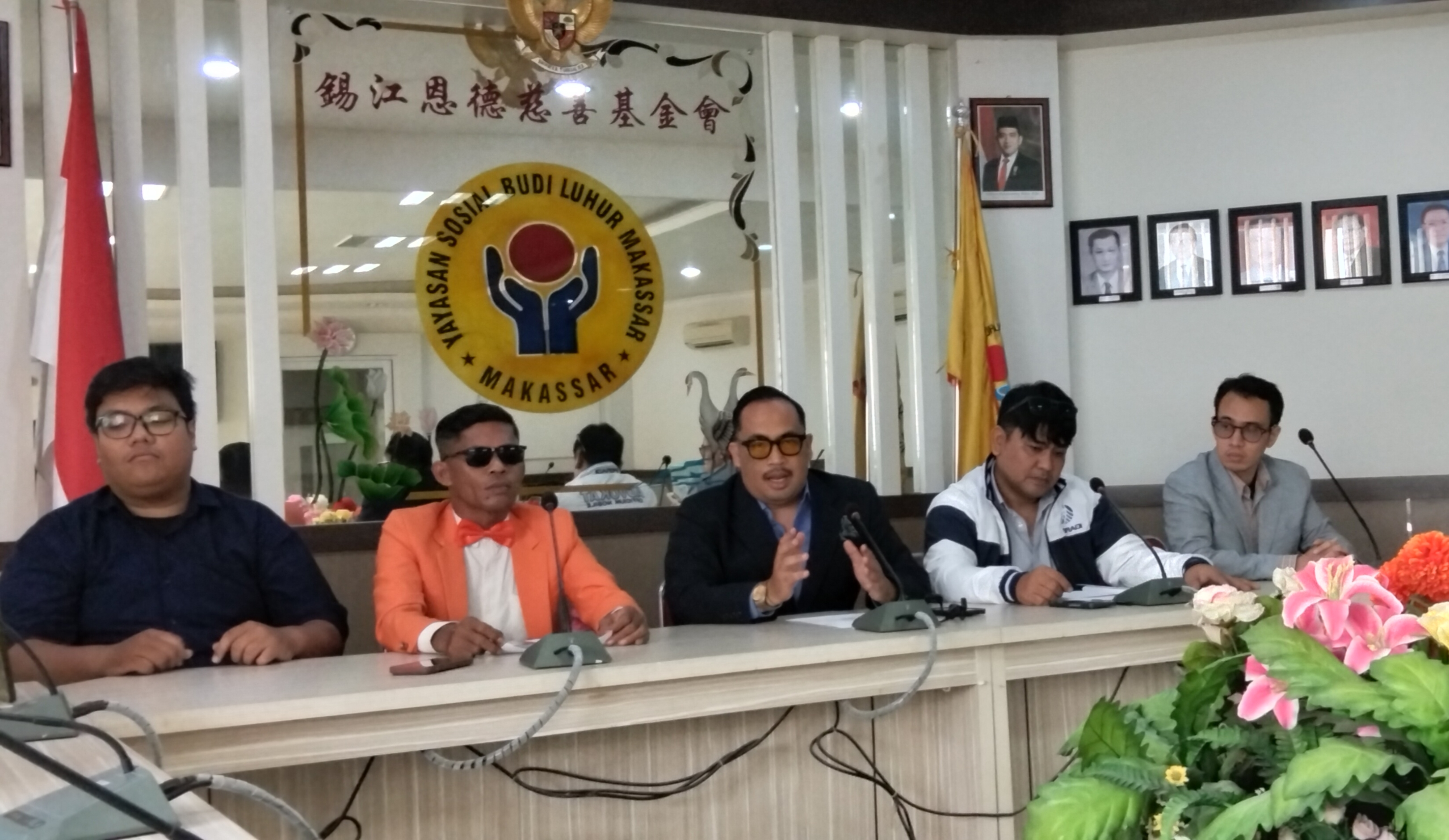 Pengusaha Peti Jenazah di Makassar Ditetapkan Tersangka Dugaan Pencemaran Nama Baik dan Unsur SARA Pengusaha Peti Jenazah di Makassar Ditetapkan Tersangka Dugaan Pencemaran Nama Baik dan Unsur SARA