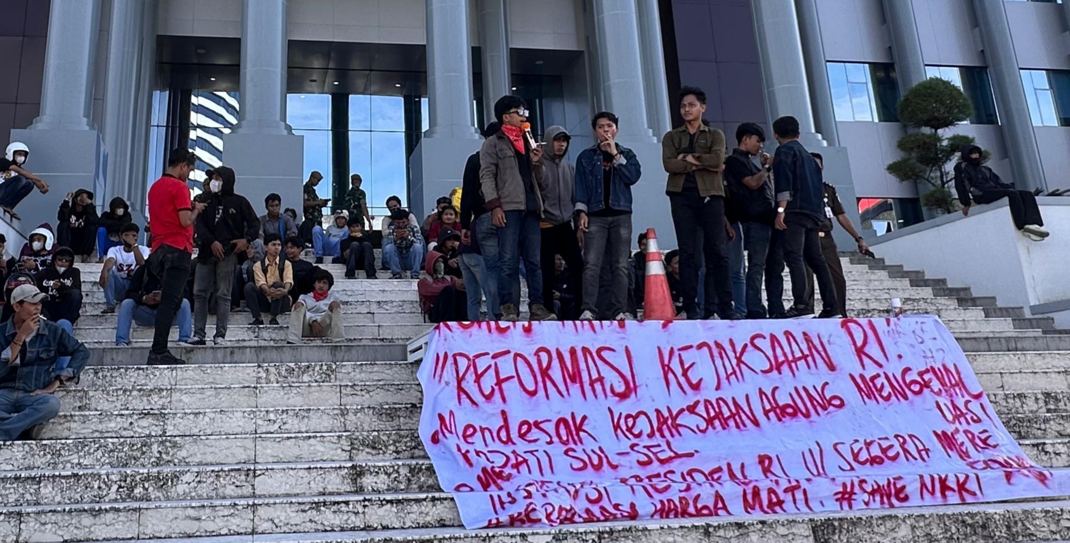 KASUS Desak Reformasi Kejaksaan dan Evaluasi Kinerja Kejati Sulsel KASUS Desak Reformasi Kejaksaan dan Evaluasi Kinerja Kejati Sulsel