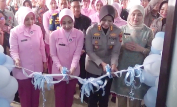 Dukung Program MBG Presiden, Kapolres Pelabuhan Makassar Resmikan SPPG