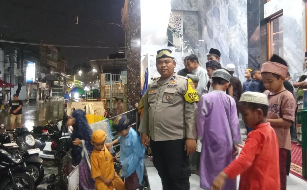 Jaga Kekhusyukan Ibadah Ramadan, 168 Personel Polres Pelabuhan Makassar Disiagakan di Masjid dan Pulau Terluar