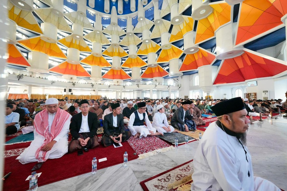 1774155355 Salat Ied di Masjid Kubah 99 Asmaul Husna, Angkat Tema Meraih Keberhasilan dari Pendidikan Ramadan