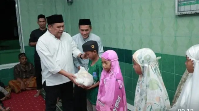 Bupati Takalar Serahkan Bantuan Siswa SD dan SMP di Kecamatan Laikang