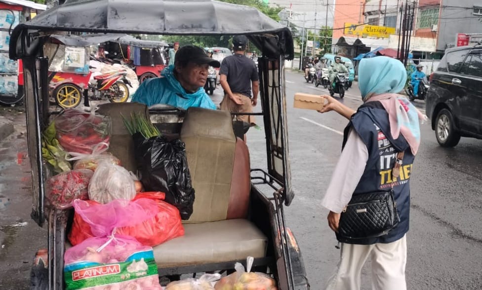 Partai Nasdem Makassar, Bagi Takjil di Dua Kecamatan