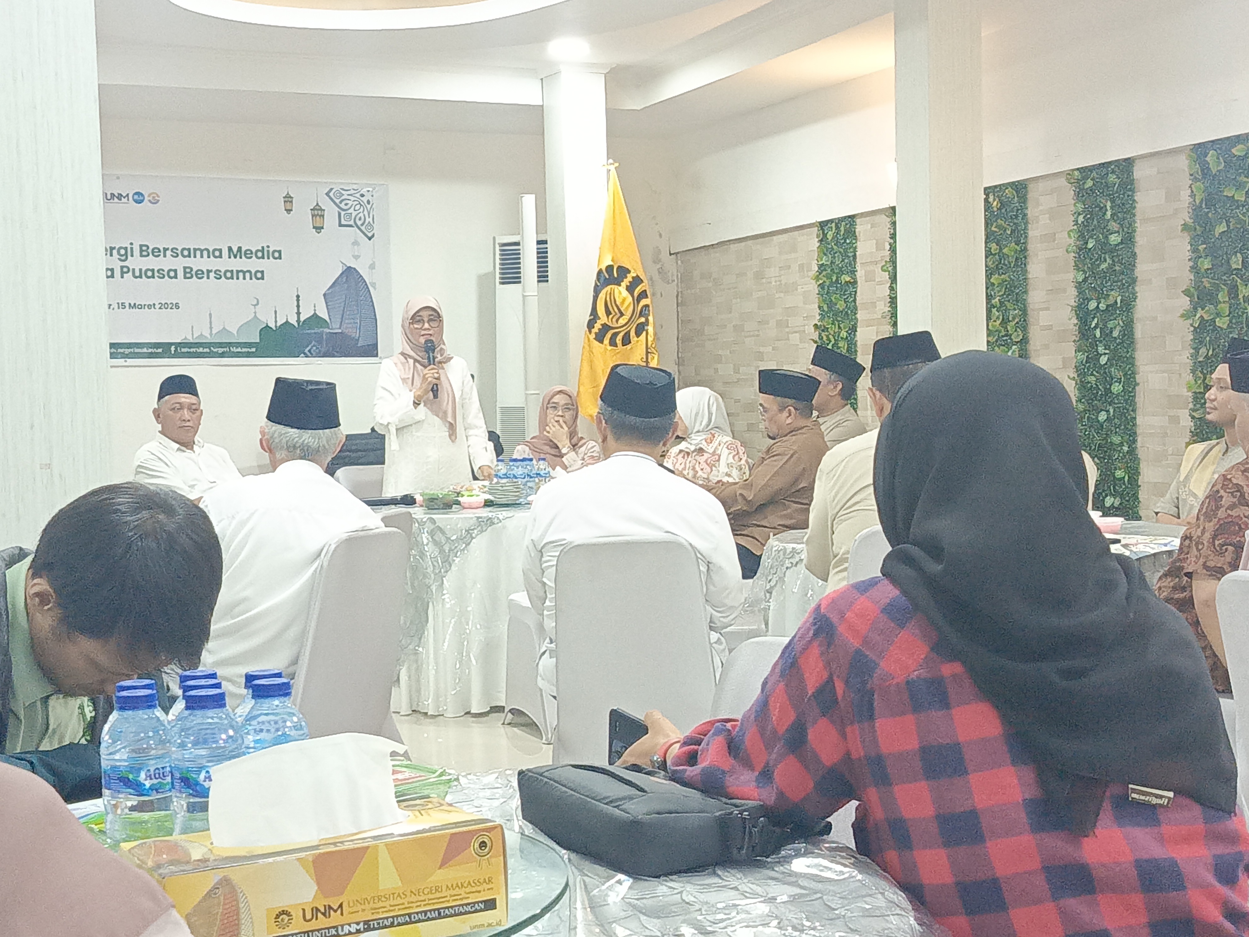 UNM Perkuat Sinergi dengan Media Lewat Diskusi dan Buka Puasa Bersama