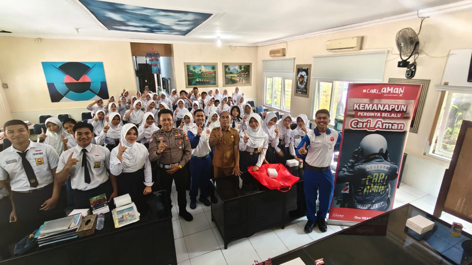 Asmo Sulsel Edukasi 50 Siswa SMPN 3 Sungguminasa Gowa, Tanamkan Kesadaran Safety Riding Sejak Dini