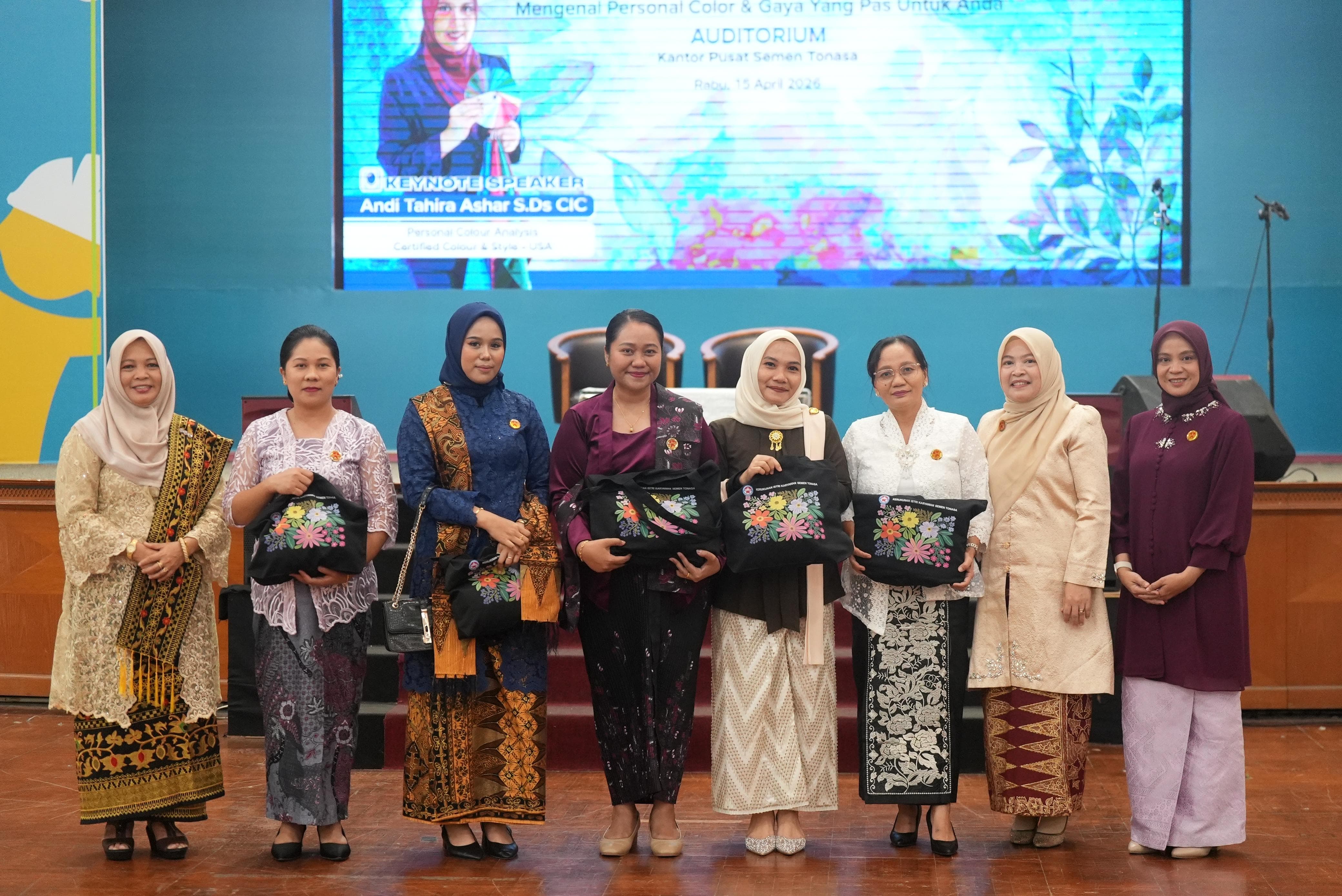 Semangat Kartini Masa Kini, KIKST Dorong Perempuan Tampil Percaya Diri