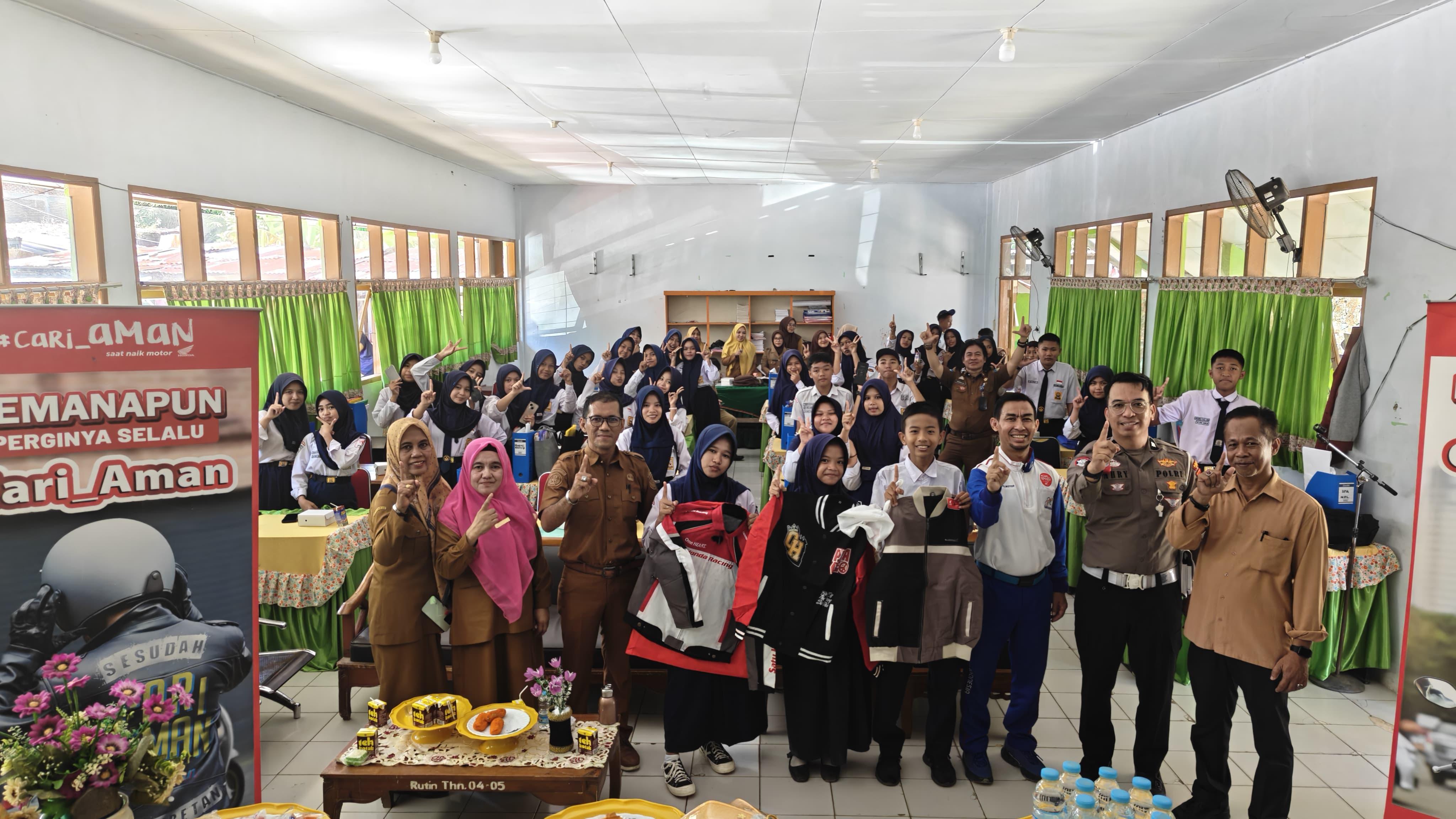 Asmo Sulsel Edukasi 40 Siswa SMPN 3 Sungguminasa Gowa, Tanamkan Kesadaran Safety Riding Sejak Dini