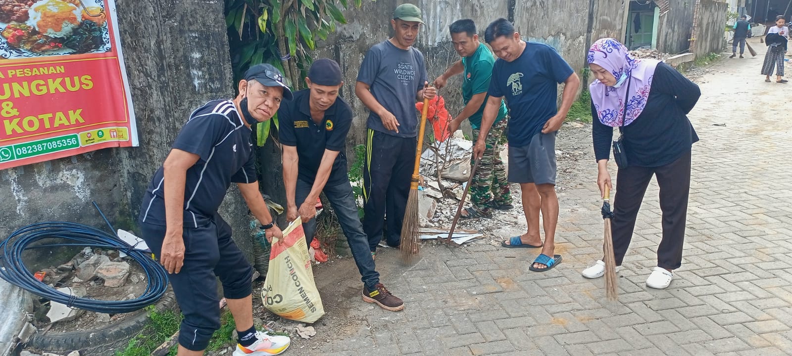Warga RW 05 Pampang Gelar Jumat Bersih, Perkuat Budaya Hidup Sehat dan Lingkungan Asri