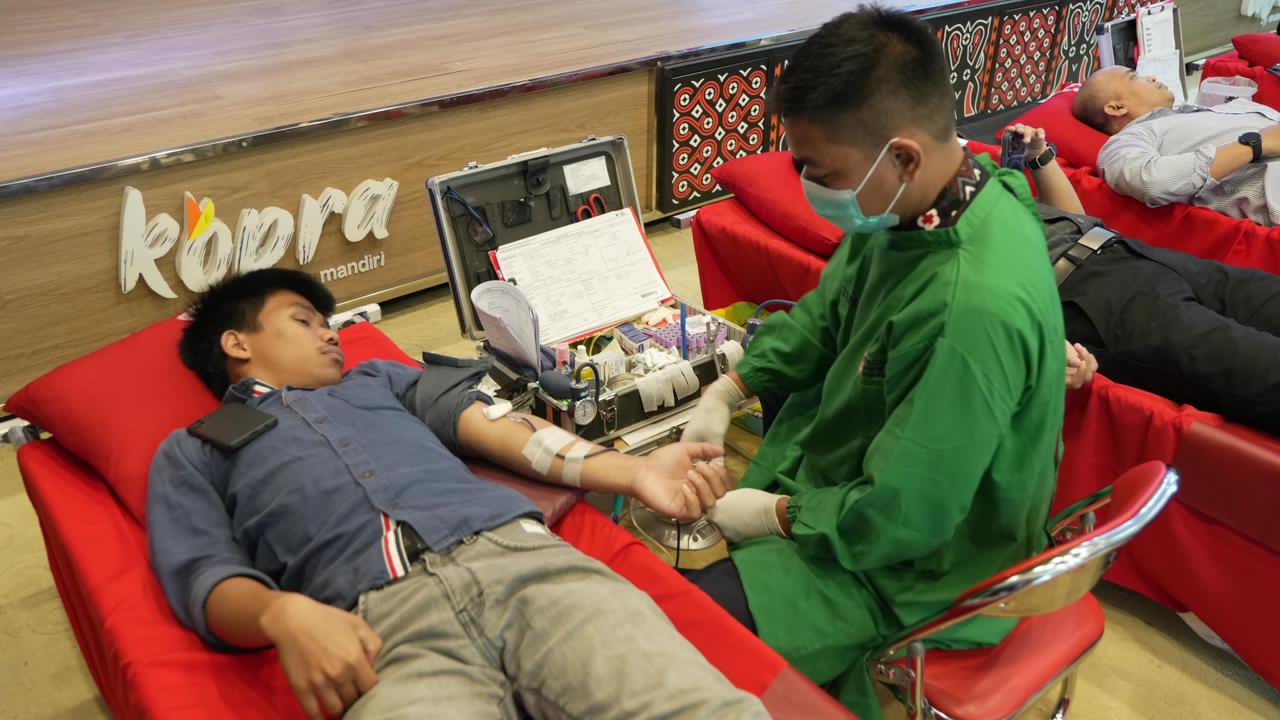 IMG-20260417-WA0085 Berbagi Kebaikan untuk Sesama, Bank Mandiri Gelar Donor Darah Massal di Makassar