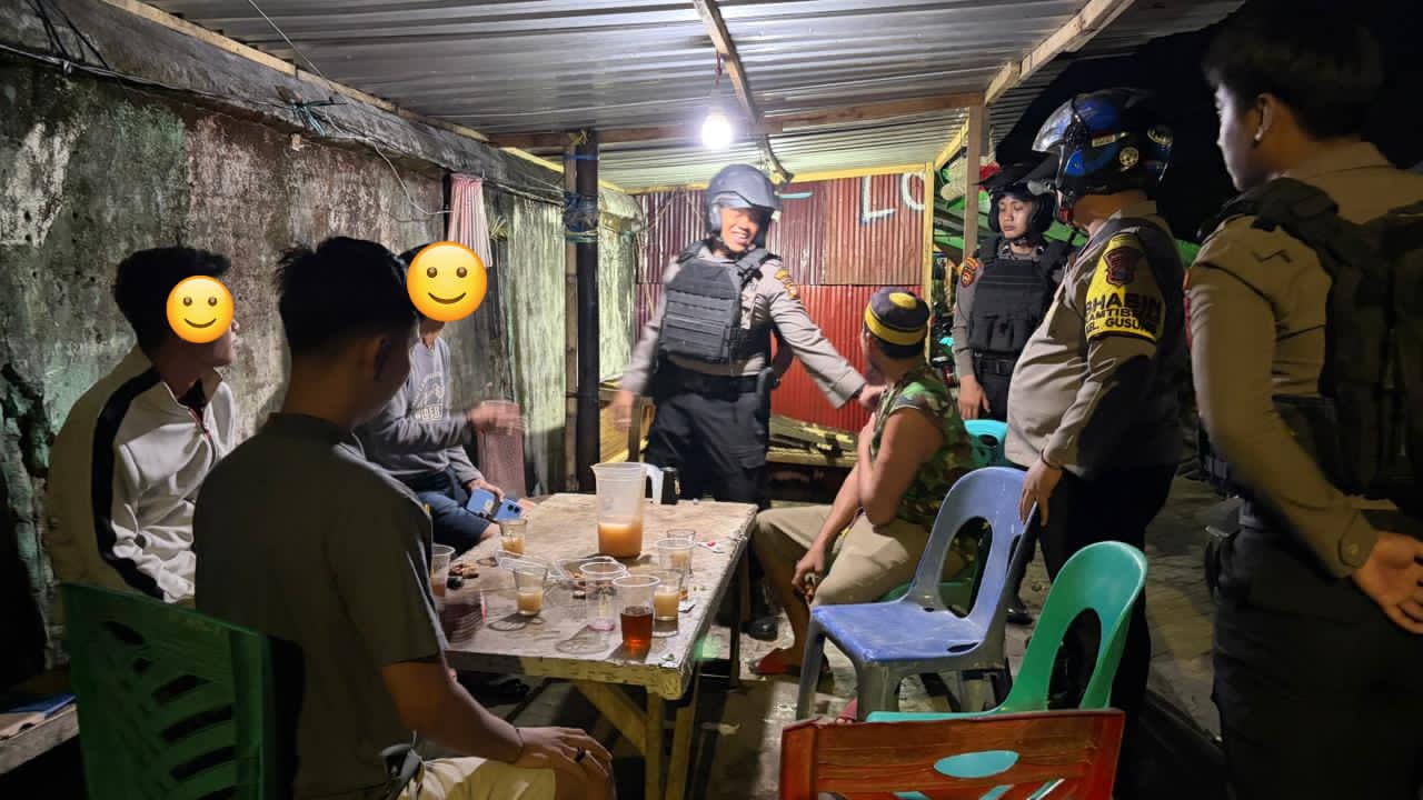 Cegah Gangguan Kamtibmas, Satsamapta Polres Pelabuhan Makassar Bubarkan Warga Saat Pesta Miras