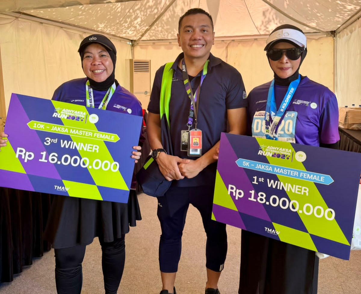Dua Srikandi Runner Kejati Sulsel Raih Juara di Ajang Adhyaksa International Run 2026 di Bali
