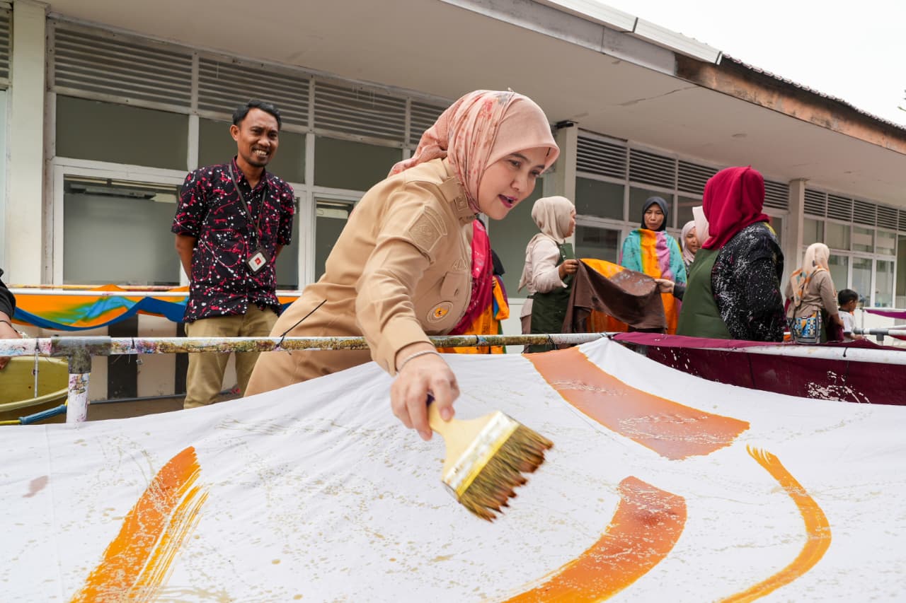 WhatsApp Image 2026-04-21 at 19.24.27 Hari Kartini, Aliyah Mustika Ilham Membatik di Wirajaya