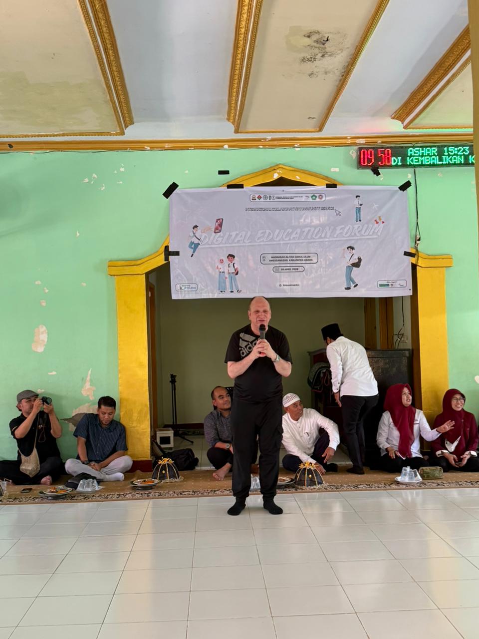 International Collaborative Community Services IBK Nitro di MA Darul Ulum Amessangeng, Maros