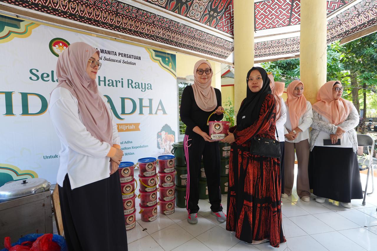 1780020287 DWP Sulsel Salurkan Daging Kurban untuk Anak Yatim hingga Keluarga Stunting
