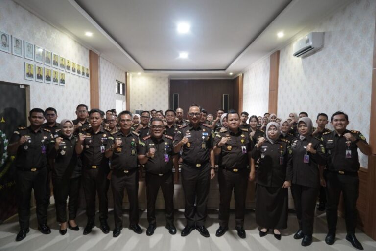 IMG-1779352846-768x514 Sambangi Kejari Takalar, Kajati Sulsel Tegaskan Kelengkapan Data MySimkari Penentu Tukin dan Karir