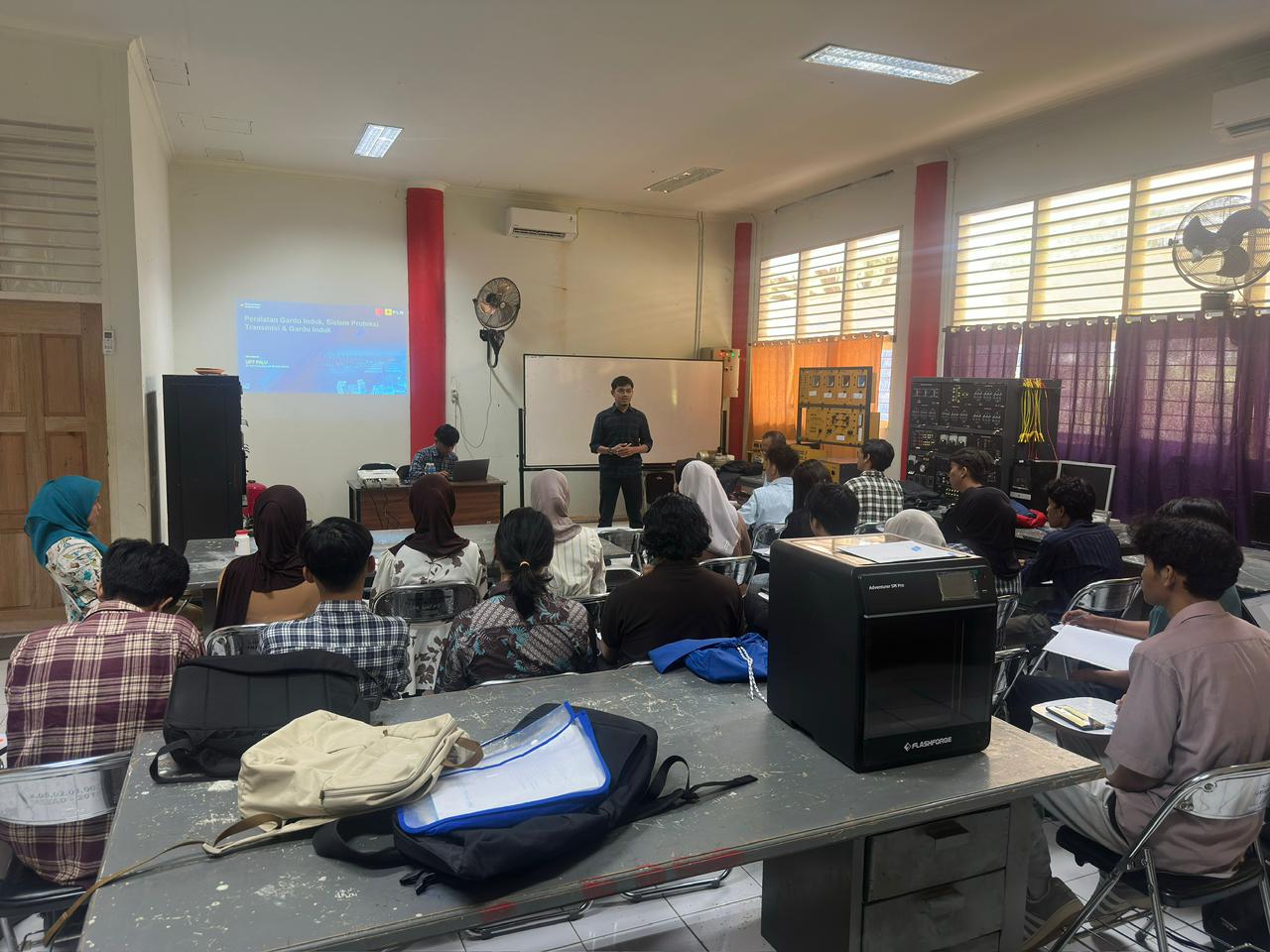 IMG-20260503-WA0004 PLN UIP3B Sulawesi Perkuat Sinergi dengan Universitas Tadulako, Kenalkan Praktik Sistem Proteksi Ketenagalistrikan kepada Mahasiswa